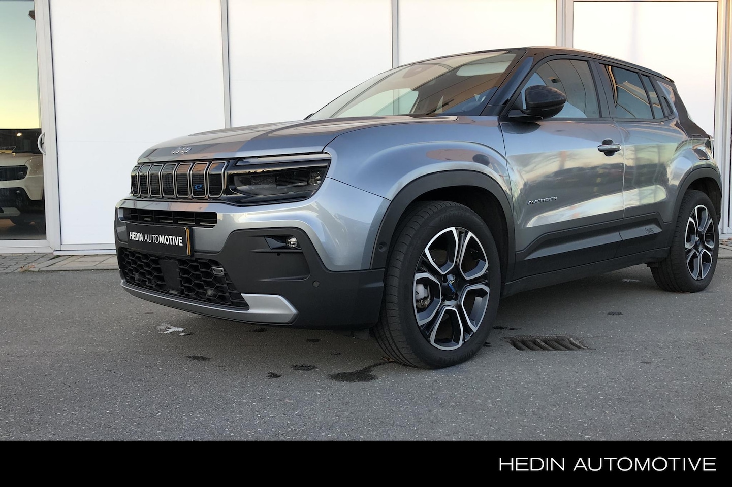 Jeep Avenger - 1st Edition 54 kWh Navigatie | Stoelverwarming | Android auto/Apple carplay | Climate cont - AutoWereld.nl