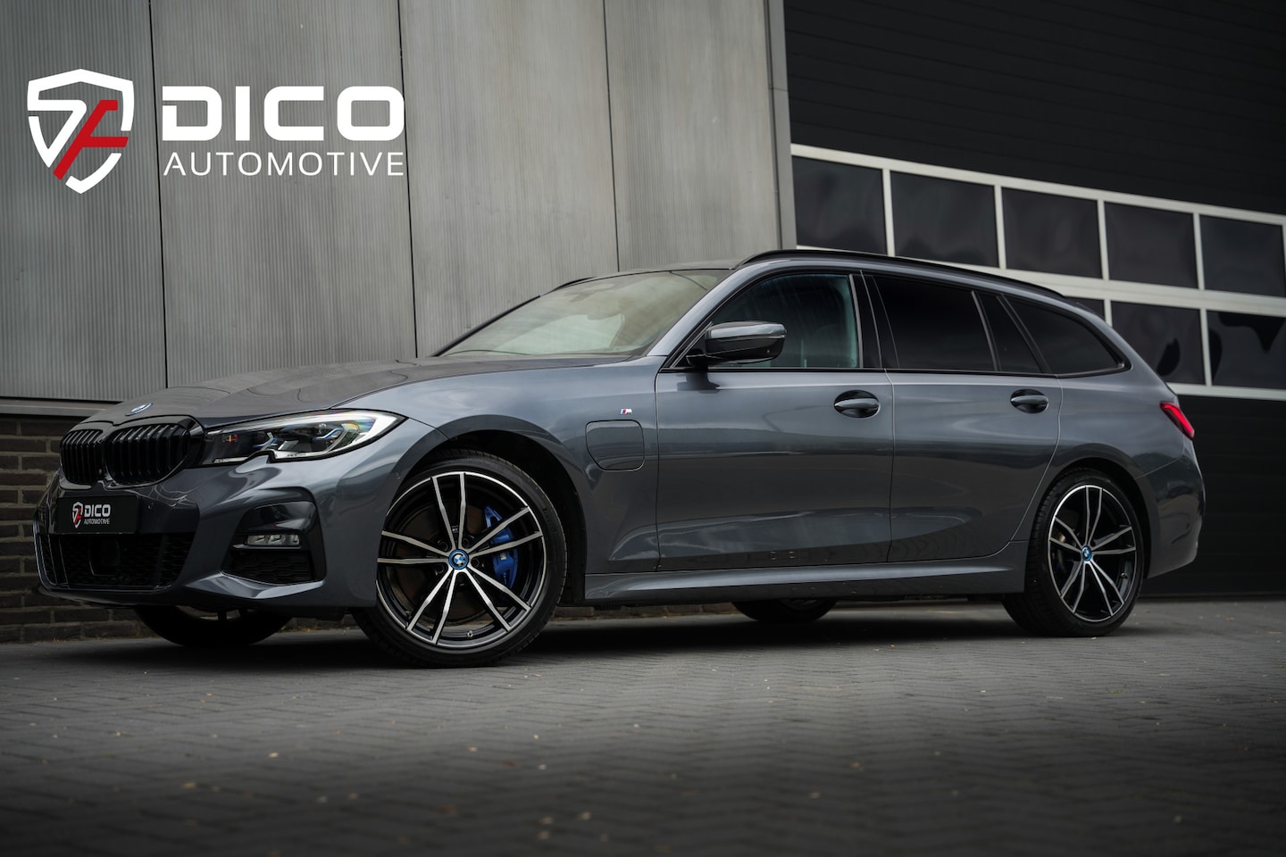 BMW 3-serie Touring - 330e 292 pk xDrive High Executive M-Sportpakket / BTW-Auto/  Pano-Dak/ Adap.Cruise/ 360-Ca - AutoWereld.nl