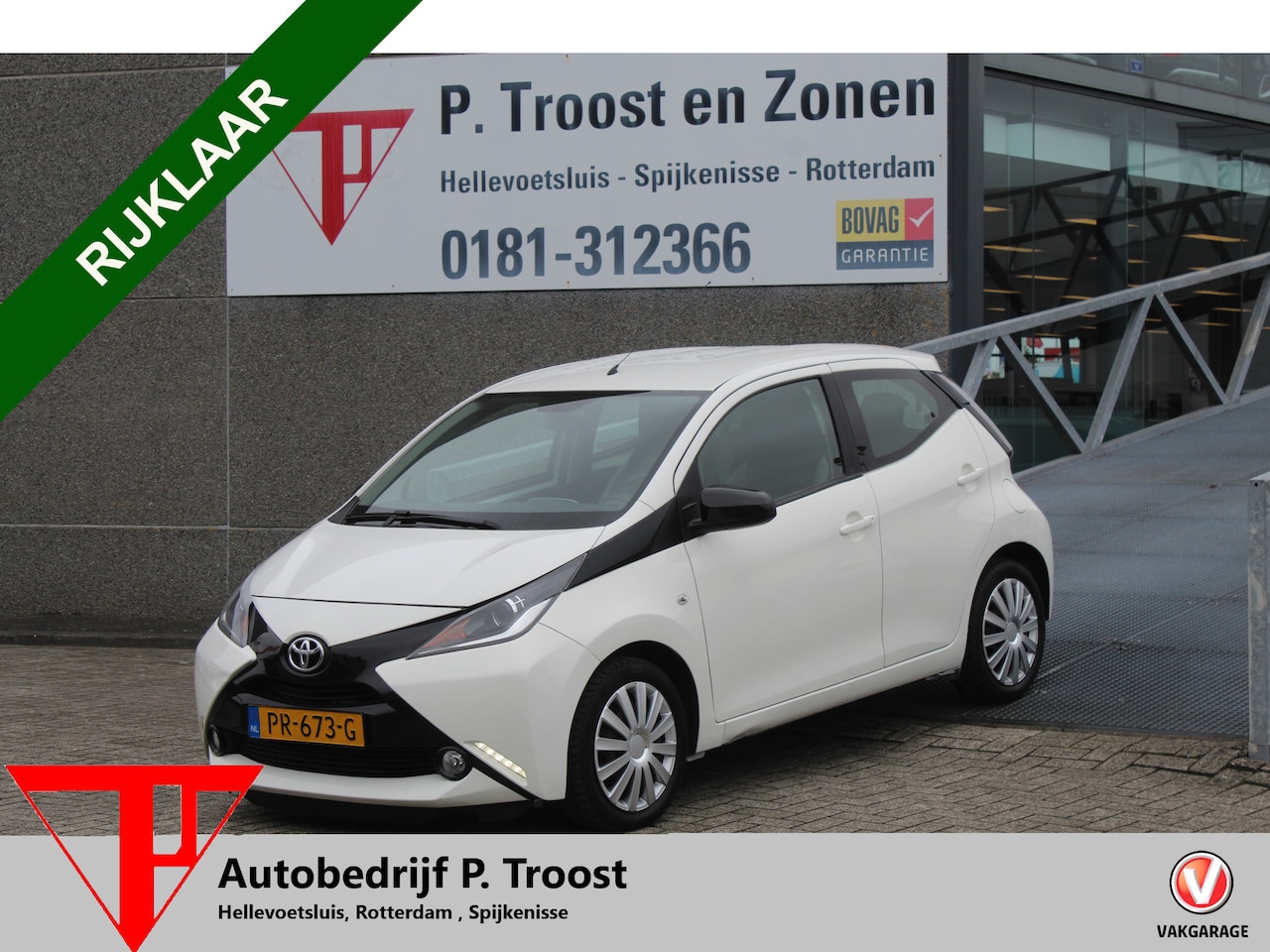 Toyota Aygo - 1.0 VVT-i x-play Navigatie/Airco/Achteruitrijcamera/Toerenteller/Elektrische ramen/Elektri - AutoWereld.nl
