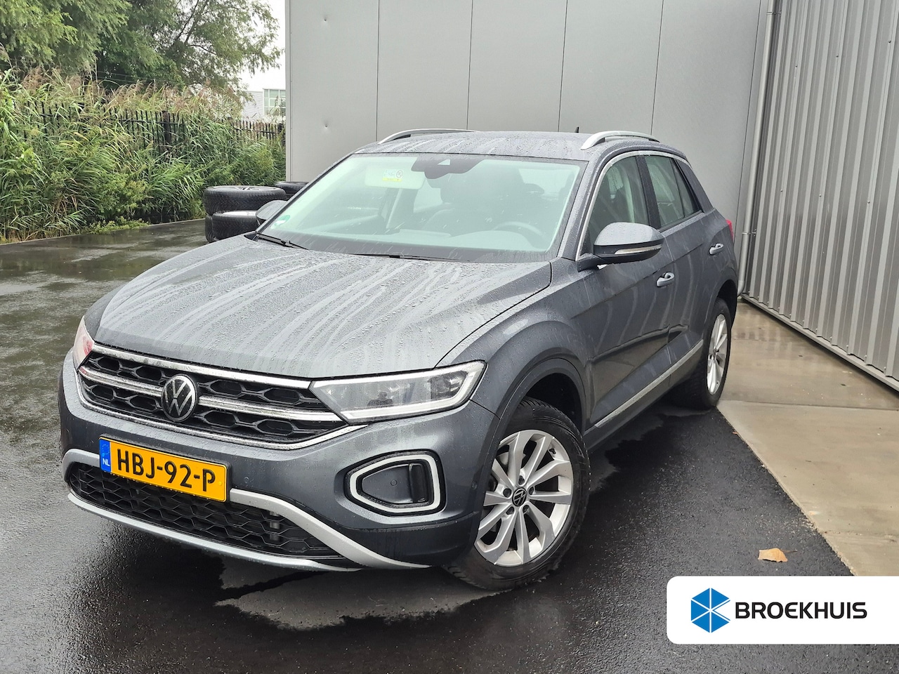 Volkswagen T-Roc - 1.5 TSI R-Line 150 PK DSG/AUTO | Trekhaak afneembaar | Achteruitrijcamera | Parkeer assist - AutoWereld.nl