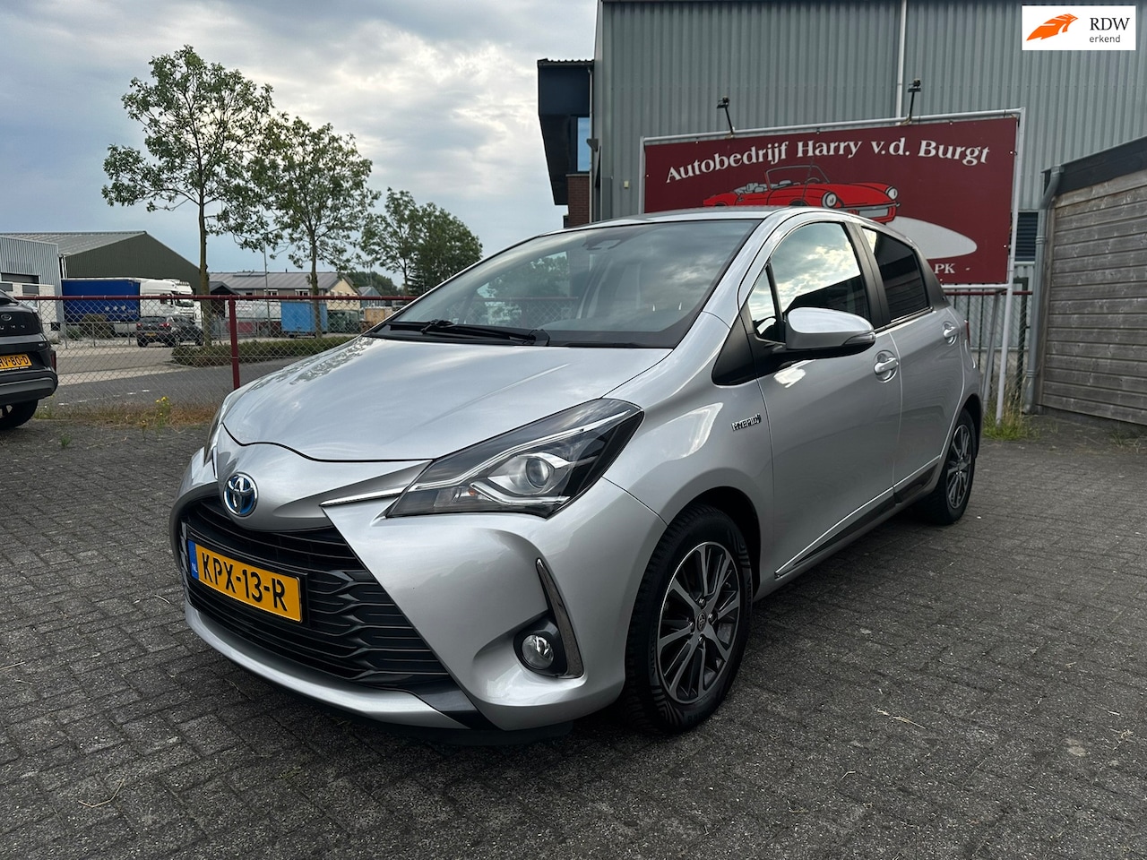 Toyota Yaris - 1.5 Hybrid Y20 | Navigatie | Camera | Keyless - AutoWereld.nl