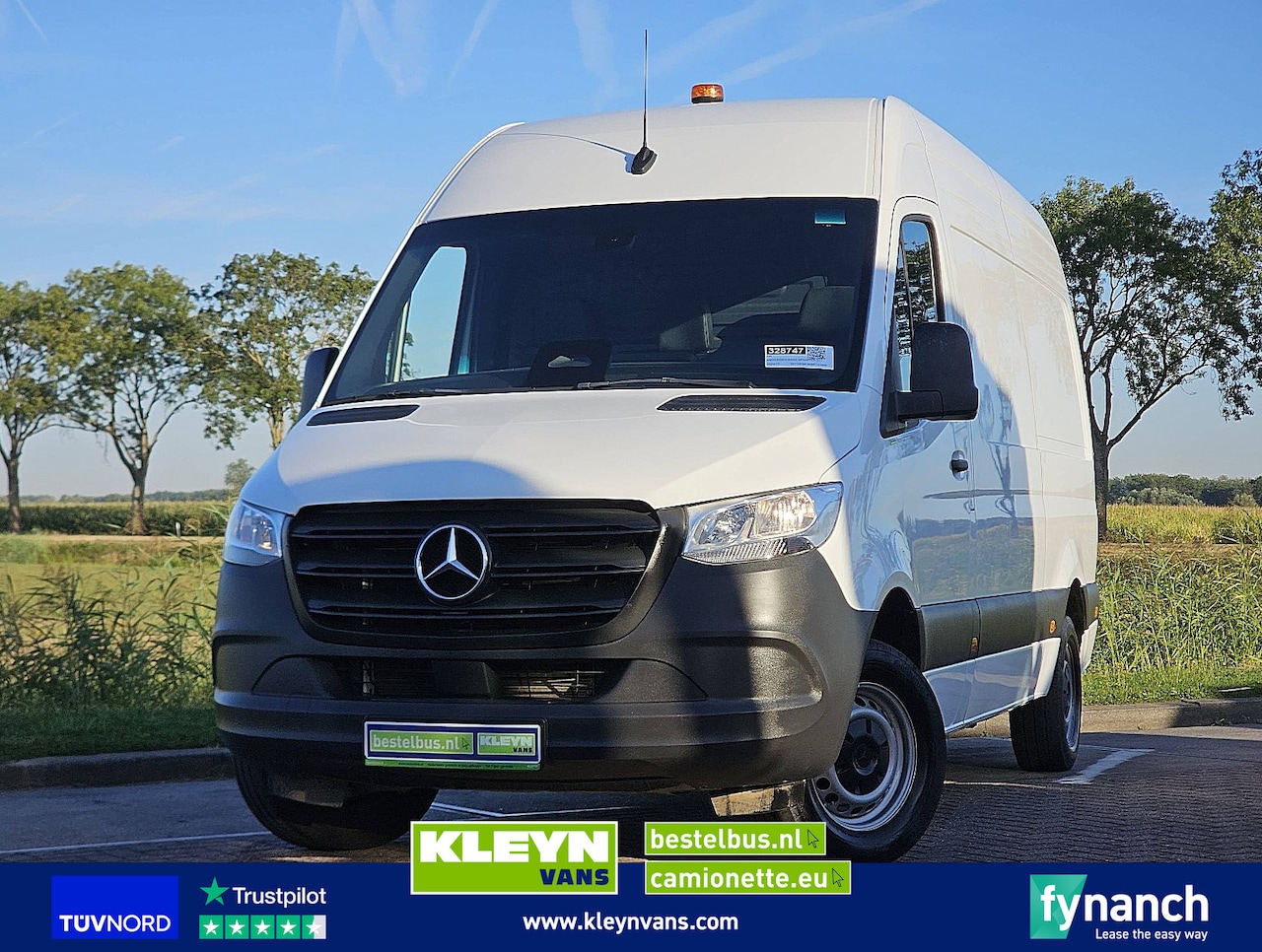 Mercedes-Benz Sprinter - 311 L2H2 MBUX10 RWD - AutoWereld.nl