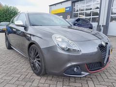 Alfa Romeo Giulietta - 1.4 T Distinctive - Leder - Navigatie - Trekhaak Afneembaar
