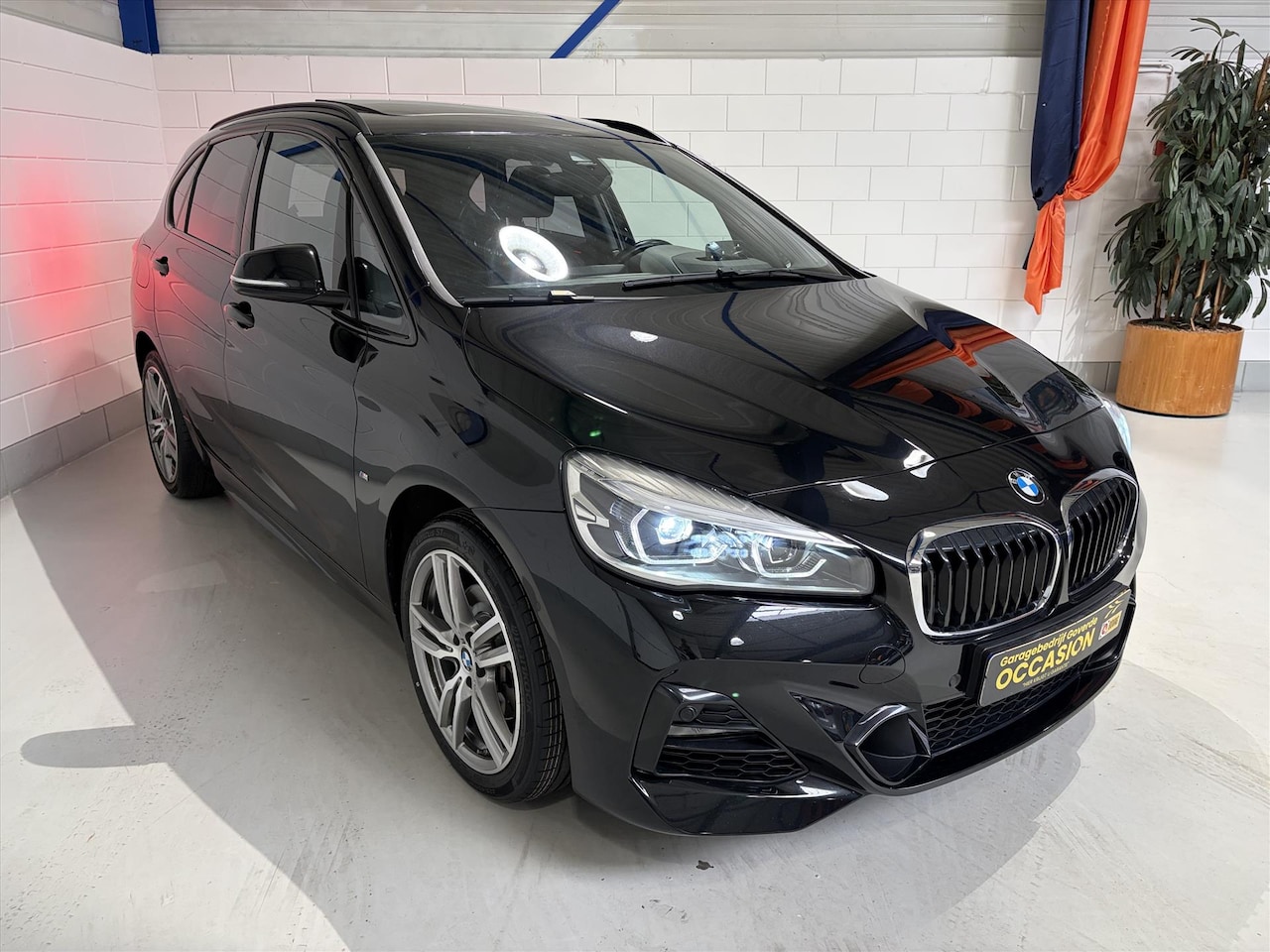 BMW 2-serie Active Tourer - (f45) 220i 2.0T 192pk Aut M-Sport, Head-up, Pano, Leder - AutoWereld.nl