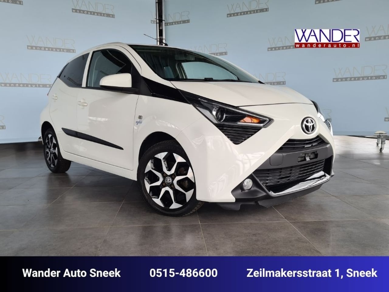 Toyota Aygo - 1.0 VVT-i x-clusiv /Stoelverwarming/Achteruitrijcamera/Automatische airco/Apple Carplay - AutoWereld.nl