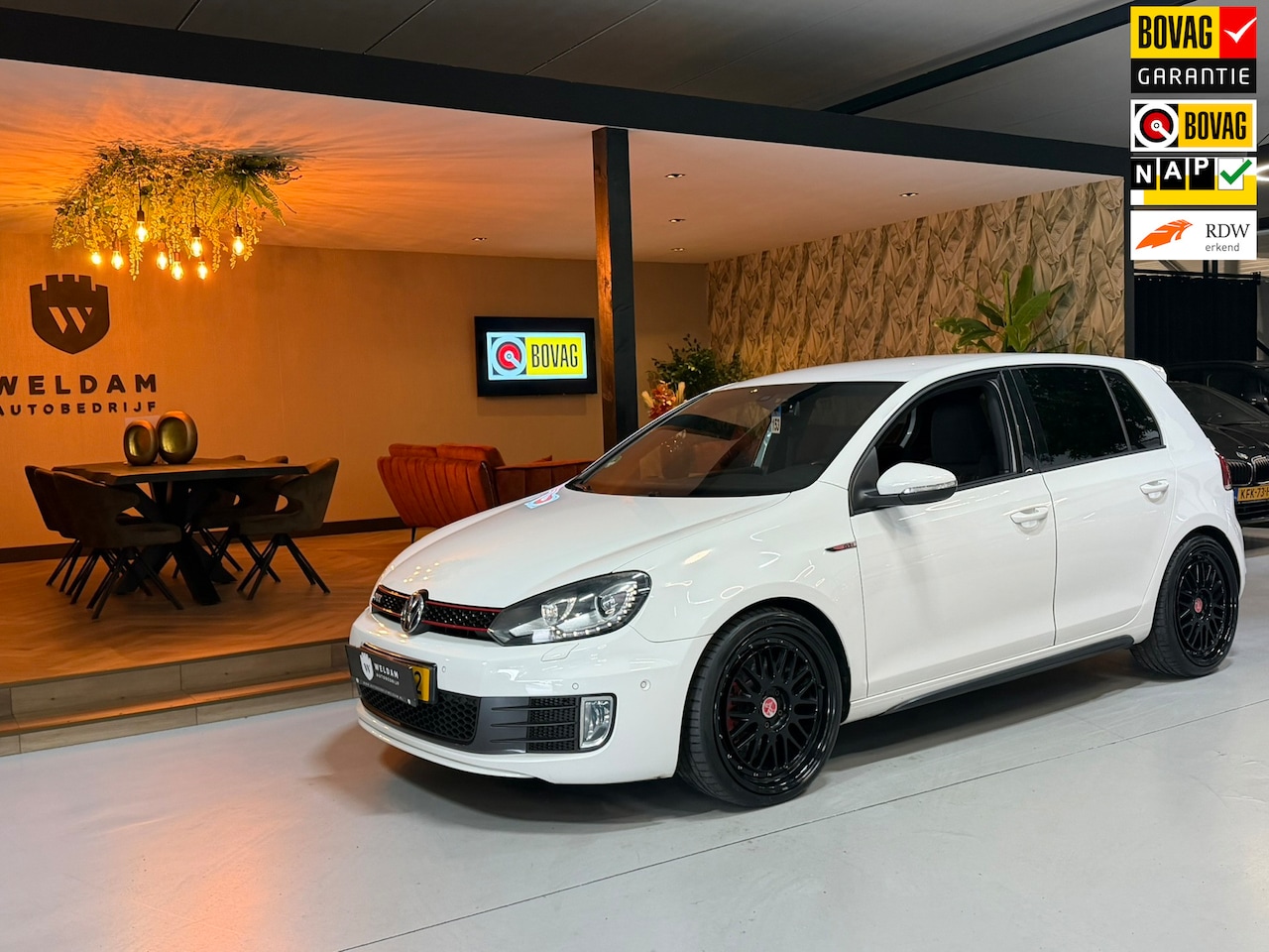 Volkswagen Golf - 2.0 GTI Edition|NAP|NL-auto|19" Zwarte Velgen|Getint|Trekhaak|Tartan stoelen|Navi|LED+Xeno - AutoWereld.nl