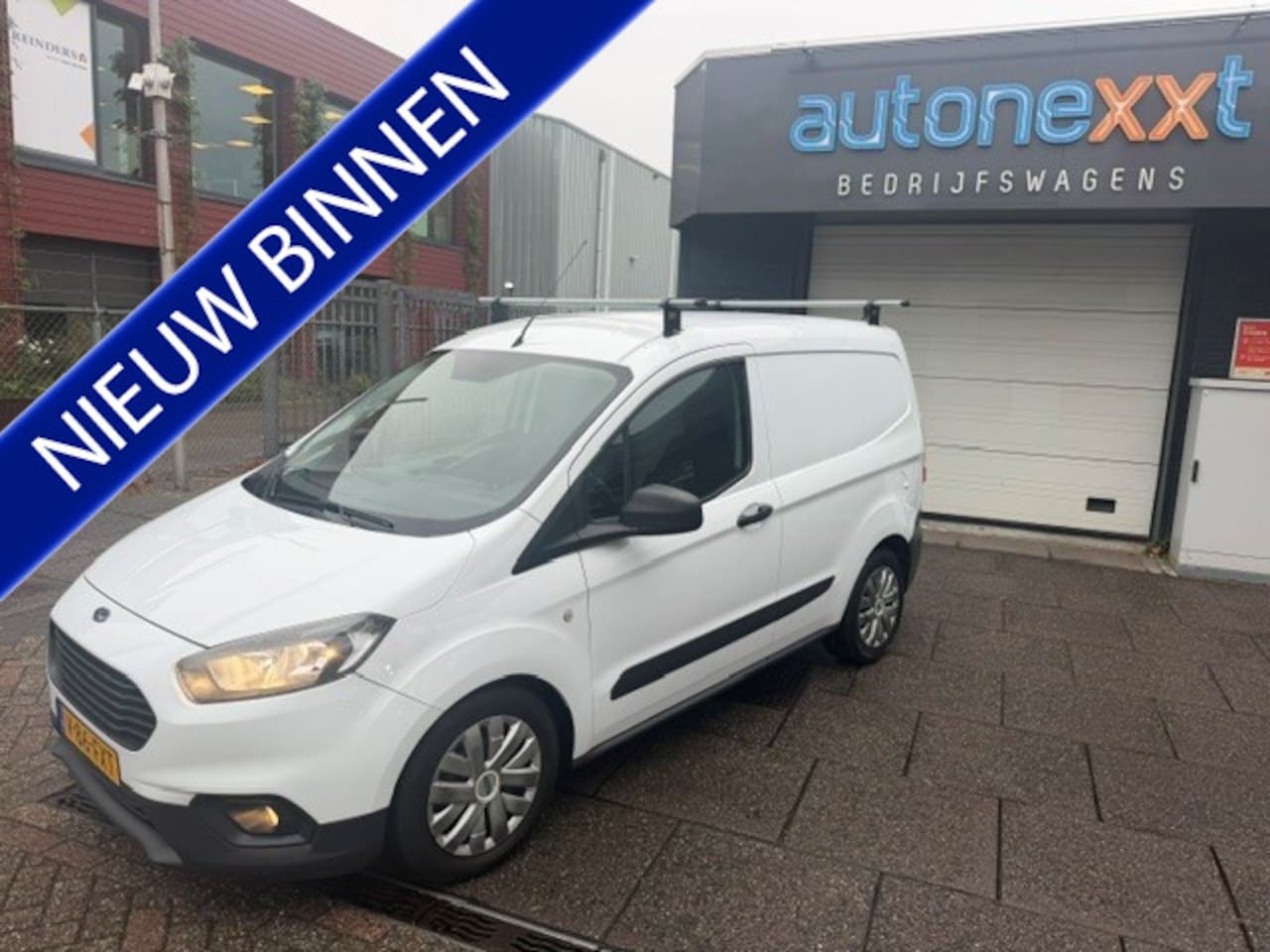 Ford Transit Courier - 1.5 TDCI Ambiente Start&Stop AIRCO I TREKHAAK I IMPERIAAL I MULTIMEDIA I NETTE BUS - AutoWereld.nl
