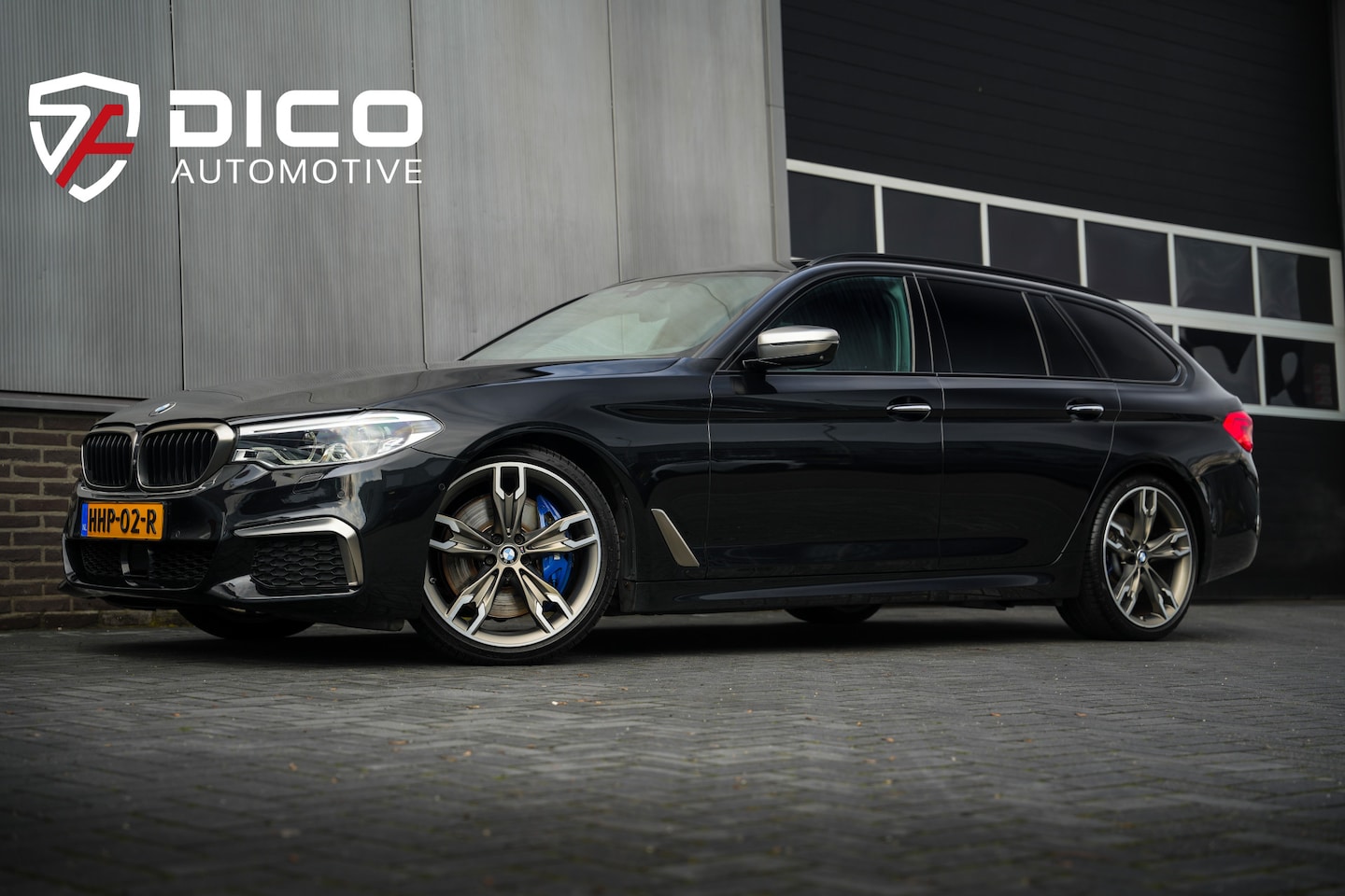 BMW 5-serie Touring - M550d 400pk xDrive High Executive M-Sportpakket /BTW-Auto/ Led-Koplamp/ Leder/ Sport-Stoel - AutoWereld.nl