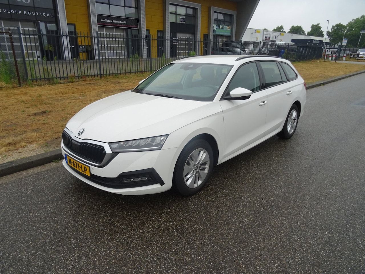 Skoda Octavia Combi - 1.0 e-TSI Business Edition 1.0 e-TSI Business Edition - AutoWereld.nl