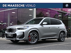 BMW iX1 - eDrive20 M Sport / Panoramadak / Trekhaak / Sportstoelen / Head-Up / M Adaptief onderstel