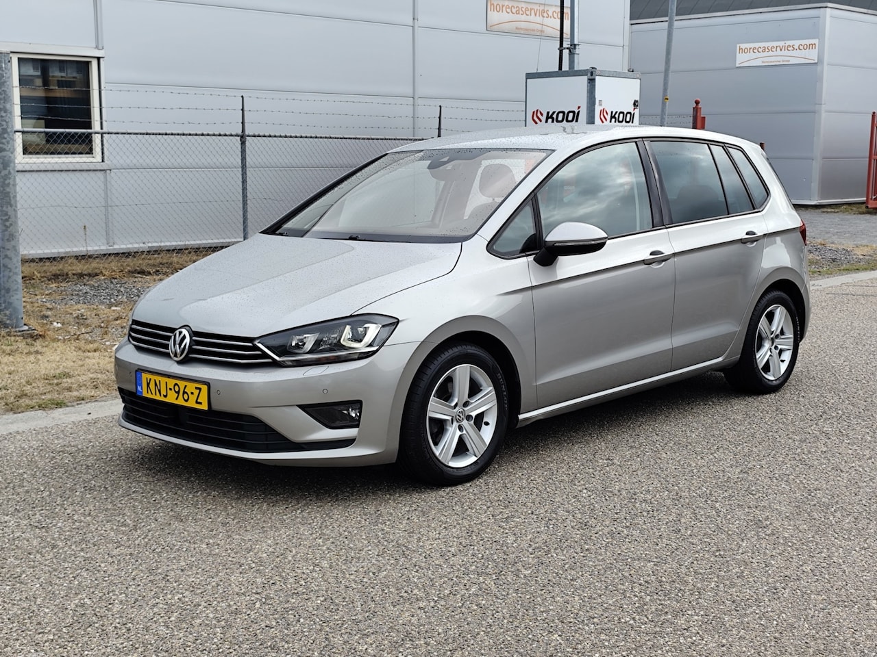 Volkswagen Golf Sportsvan - 1.2 TSI DSG Highline Trekhaak - AutoWereld.nl