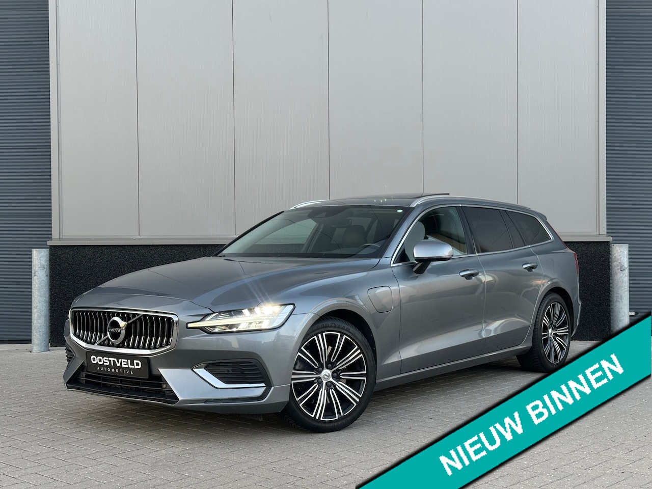 Volvo V60 - 2.0 T6 Recharge AWD Inscription Leer Trekhaak Pano Camera Keyless - AutoWereld.nl