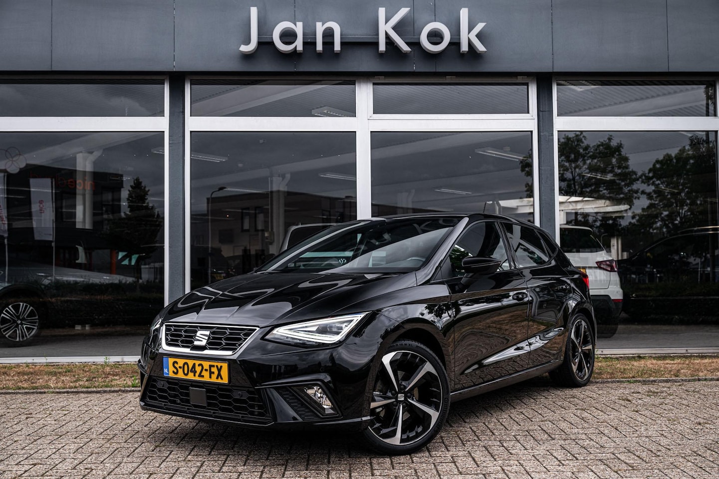 SEAT Ibiza - 1.0 TSi 115pk FR Business Intense | Beats | Alcantara | Camera - AutoWereld.nl
