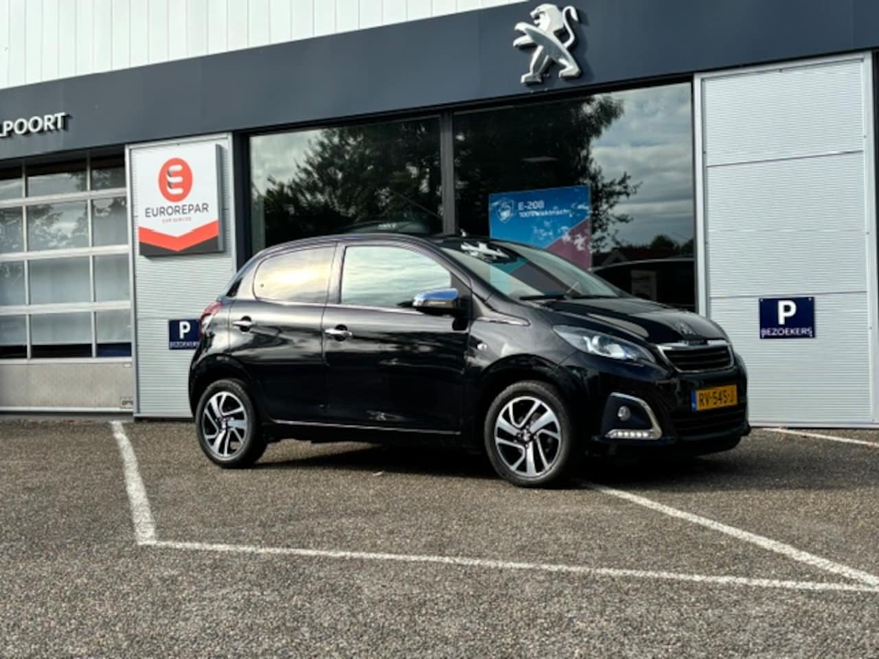 Peugeot 108 - 1.0 VTi 68pk ETG 5D Bluetooth | Camera achter | Radio | Airco | Lederen bekleding - AutoWereld.nl