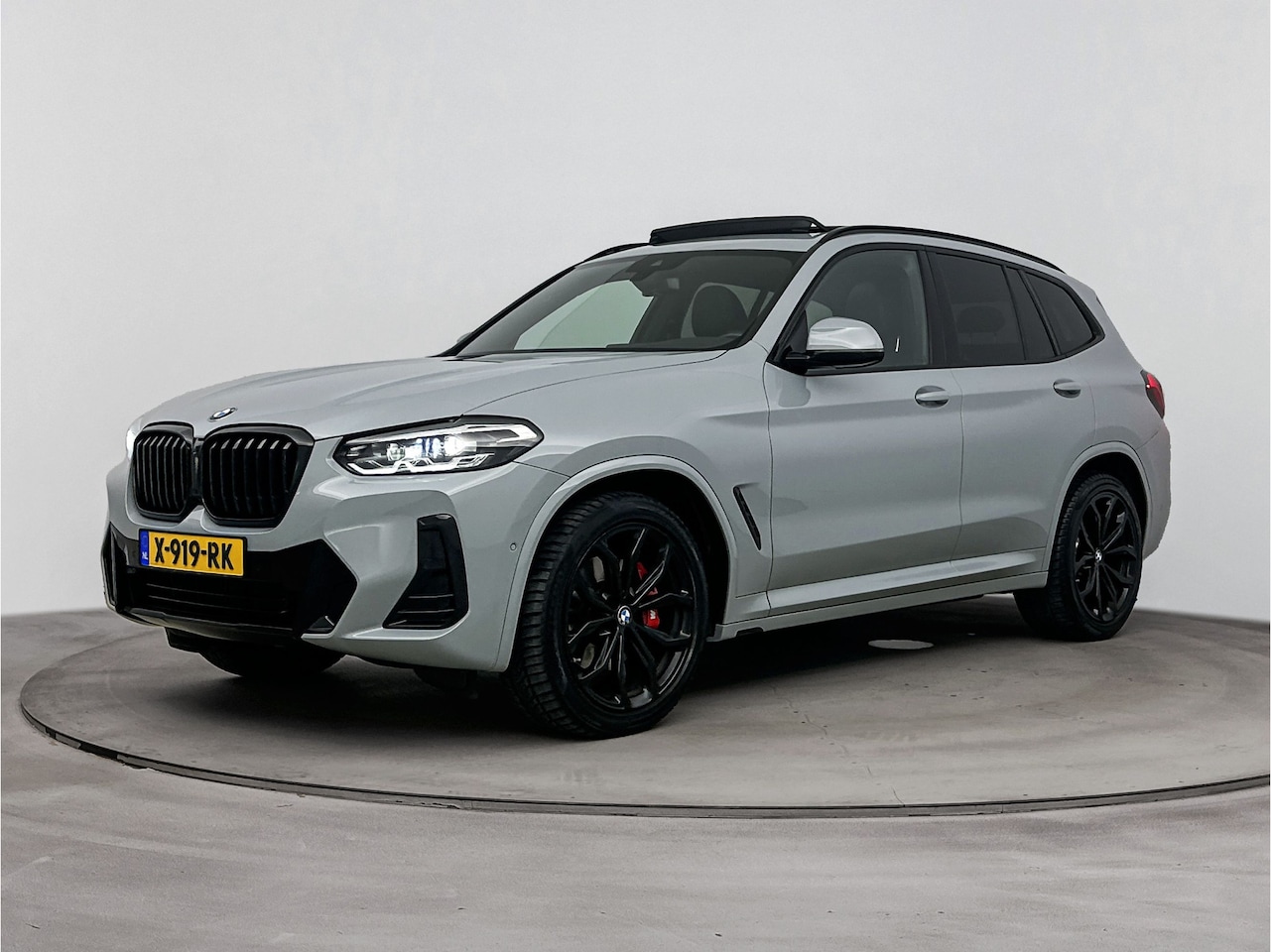 BMW X3 - xDrive20i High Executive M Sport Automaat / Panoramadak / Sportstoelen / Achteruitrijcamer - AutoWereld.nl