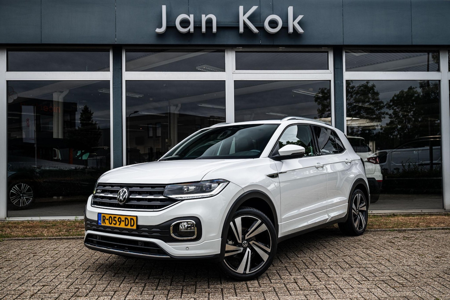 Volkswagen T-Cross - 1.0 TSi 110pk DSG-7 R-Line | Camera | Keyless | Navigatie - AutoWereld.nl
