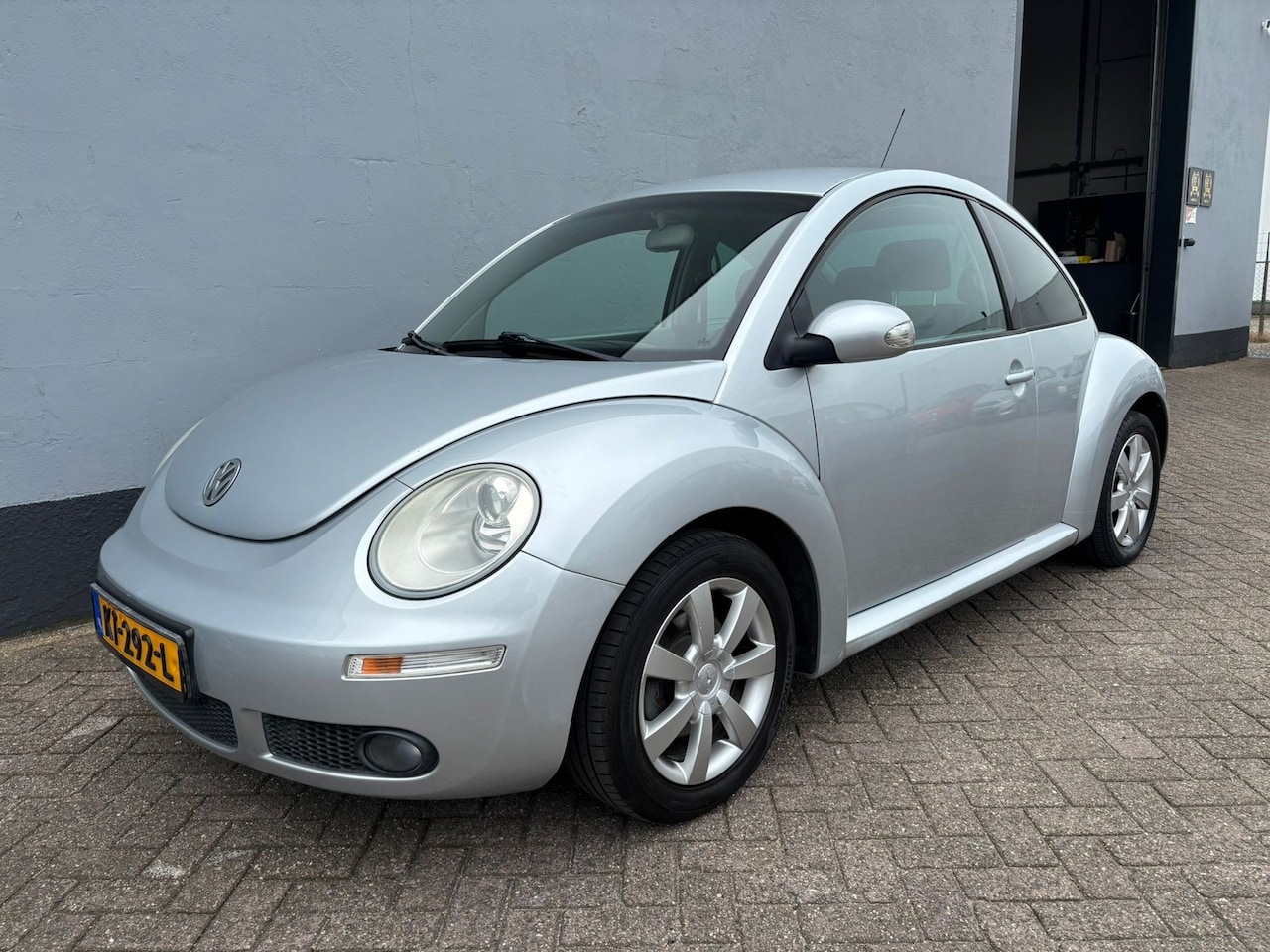 Volkswagen New Beetle - 1.4-16V Trendline - Airco - AutoWereld.nl
