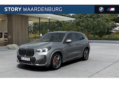 BMW X1 - xDrive25e M Sport Automaat / Panoramadak / Trekhaak / Sportstoelen / M Adaptief onderstel