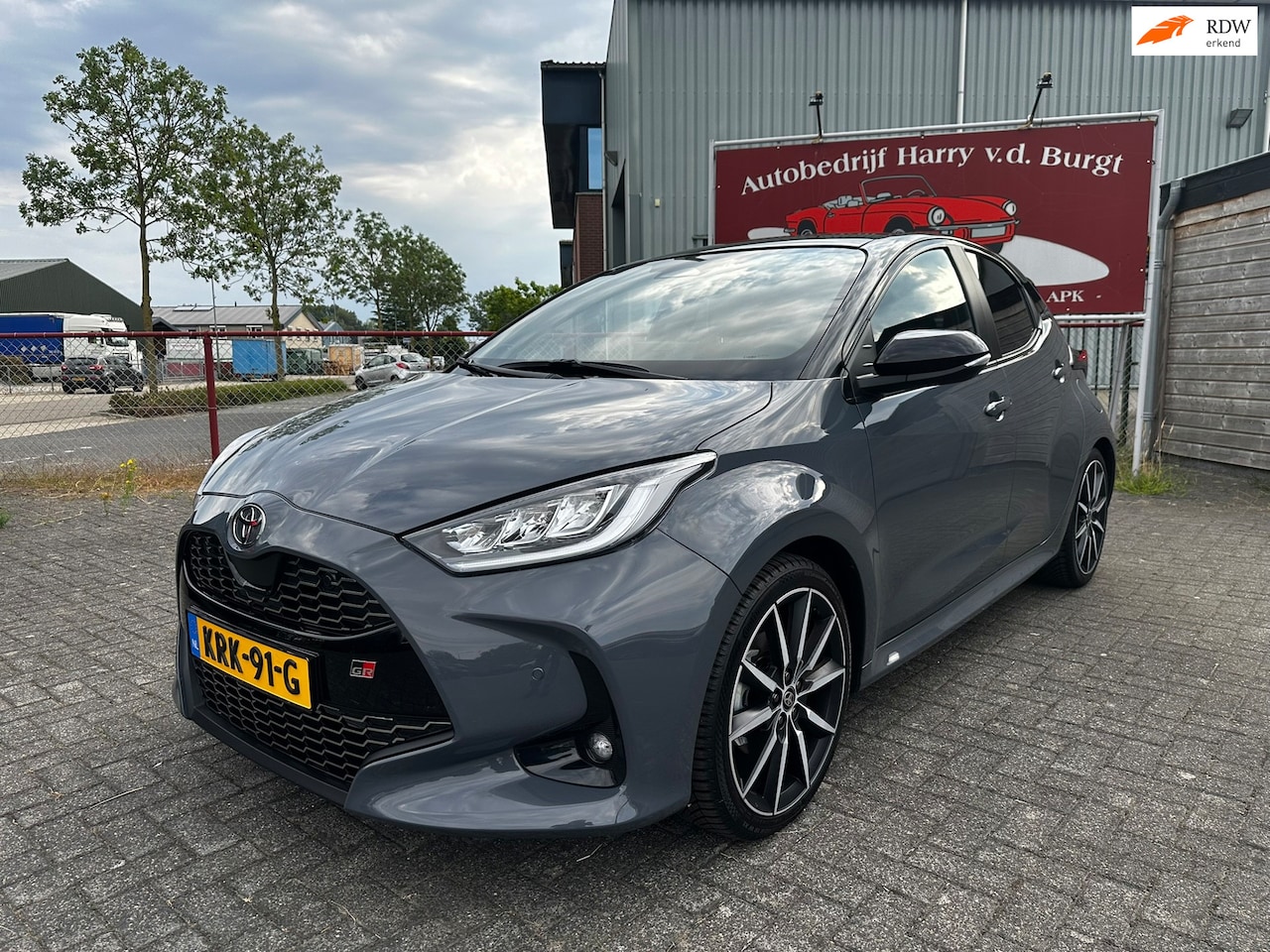 Toyota Yaris - 1.5 Hybrid 130 GR SPORT PANO| HUD | JBL | CAM | KEYLESS - AutoWereld.nl