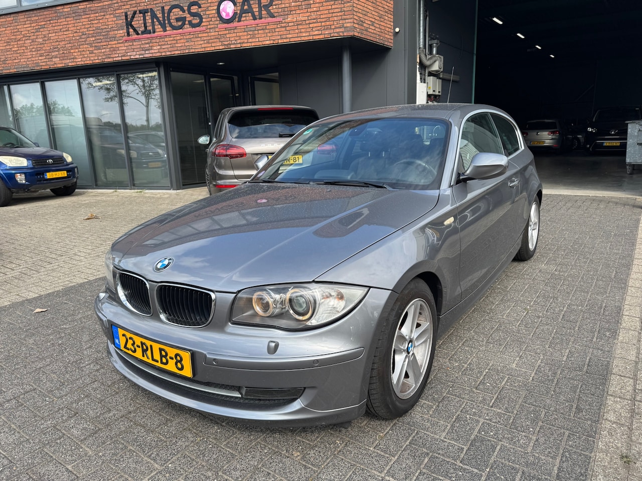 BMW 1-serie - 118i EffDyn. Ed. Business XENON LED LEDER CRUISE KRUKAS HOORBAAR - AutoWereld.nl