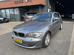 BMW 1-serie - 118i EffDyn. Ed. Business XENON LED LEDER CRUISE KRUKAS HOORBAAR