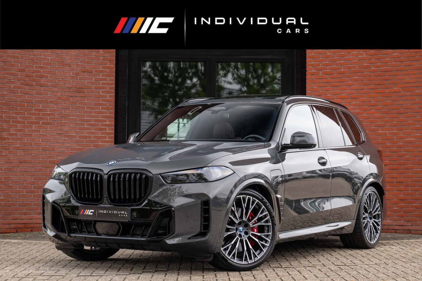 BMW X5 - xDrive50e M-Sport Pro Pano Carbon H/K 22'' - AutoWereld.nl