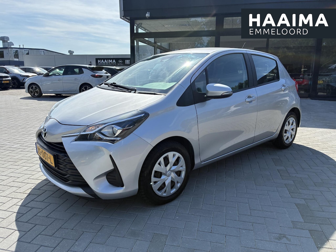 Toyota Yaris - 1.0 VVT-i Aspiration 5-Deurs | Climate control | Camera | Navigatie | Cruise control | Ele - AutoWereld.nl