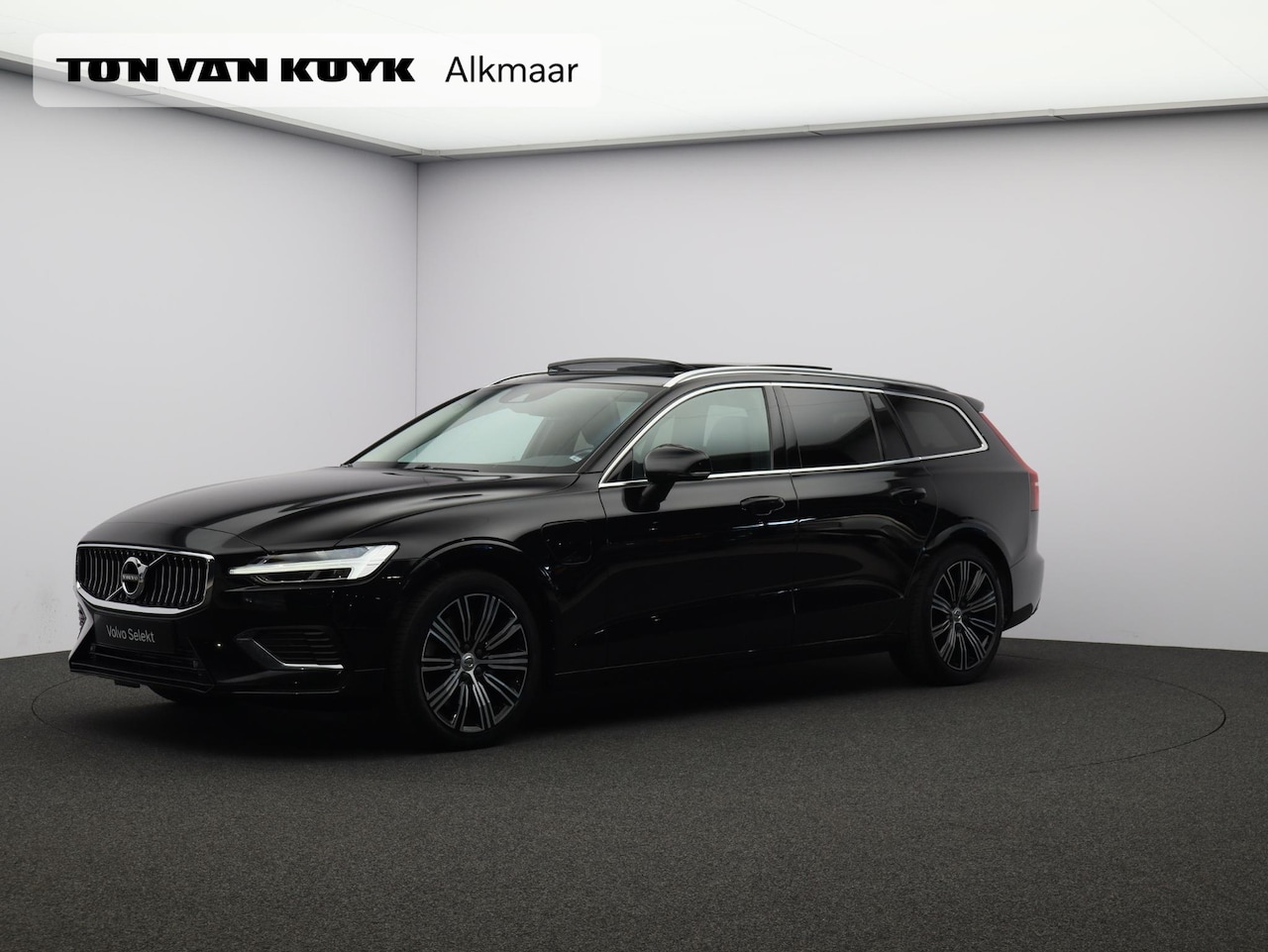 Volvo V60 - 2.0 T8 Recharge AWD Inscription / Trekhaak / Pan. dak / Privacy glass / Elektr. bed. stoel - AutoWereld.nl
