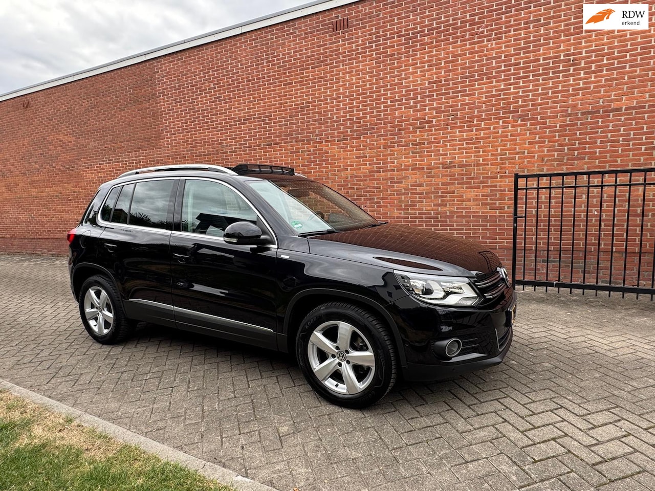 Volkswagen Tiguan - 1.4 TSI Cup Edition Navi Pano Cruise Xenon Clima - AutoWereld.nl