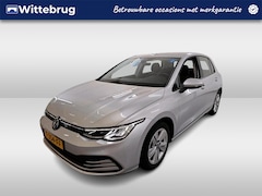 Volkswagen Golf - 1.0 TSI 110pk Life / Navigatie / LM 16 inch / Camera / Parkeersensoren / LED
