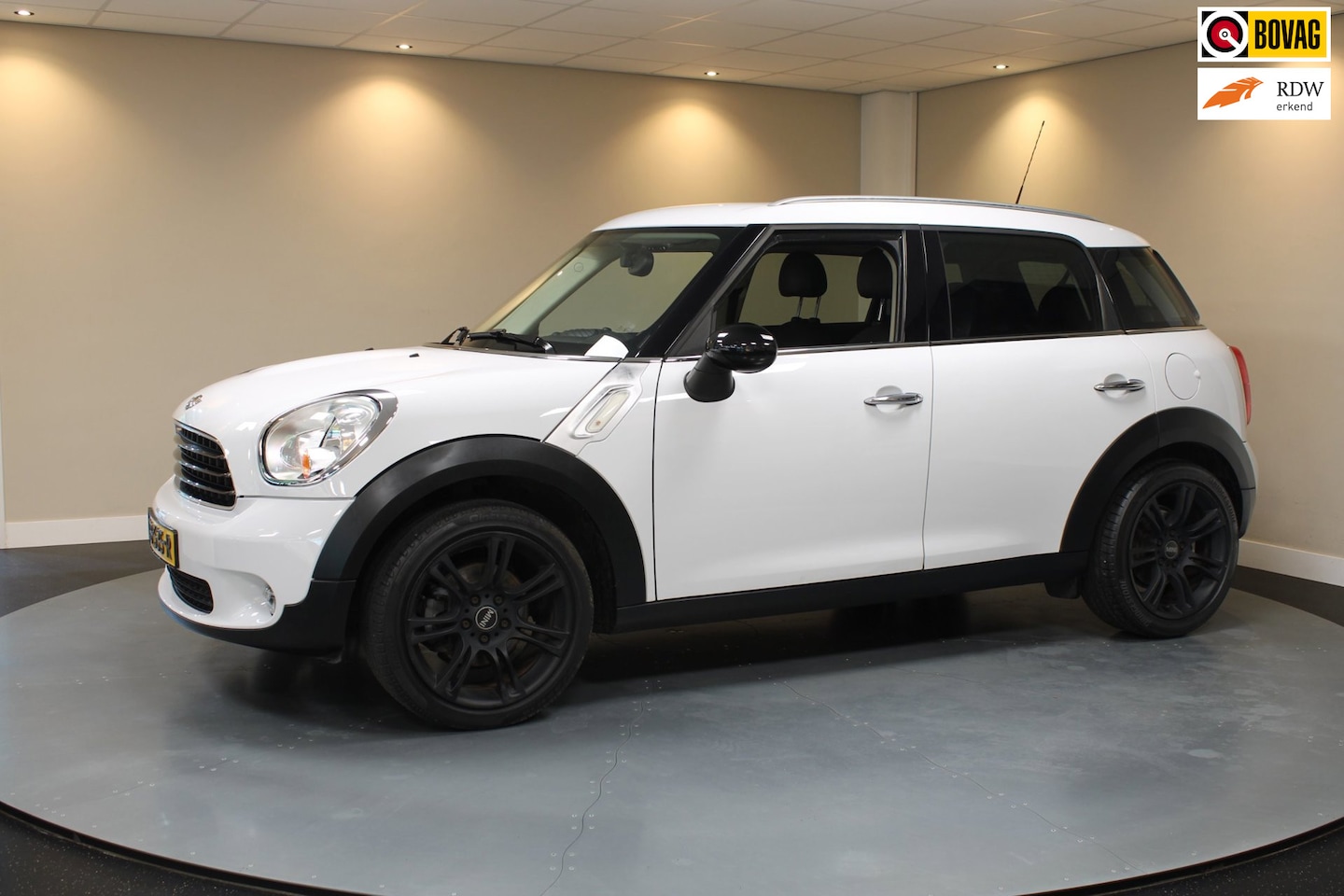 MINI Countryman - 1.6 One Chili *Stoelverw.* Harman/Kardon|Sfeerverlichting|Cruise|Navi|PDC|18'' Velgen - AutoWereld.nl