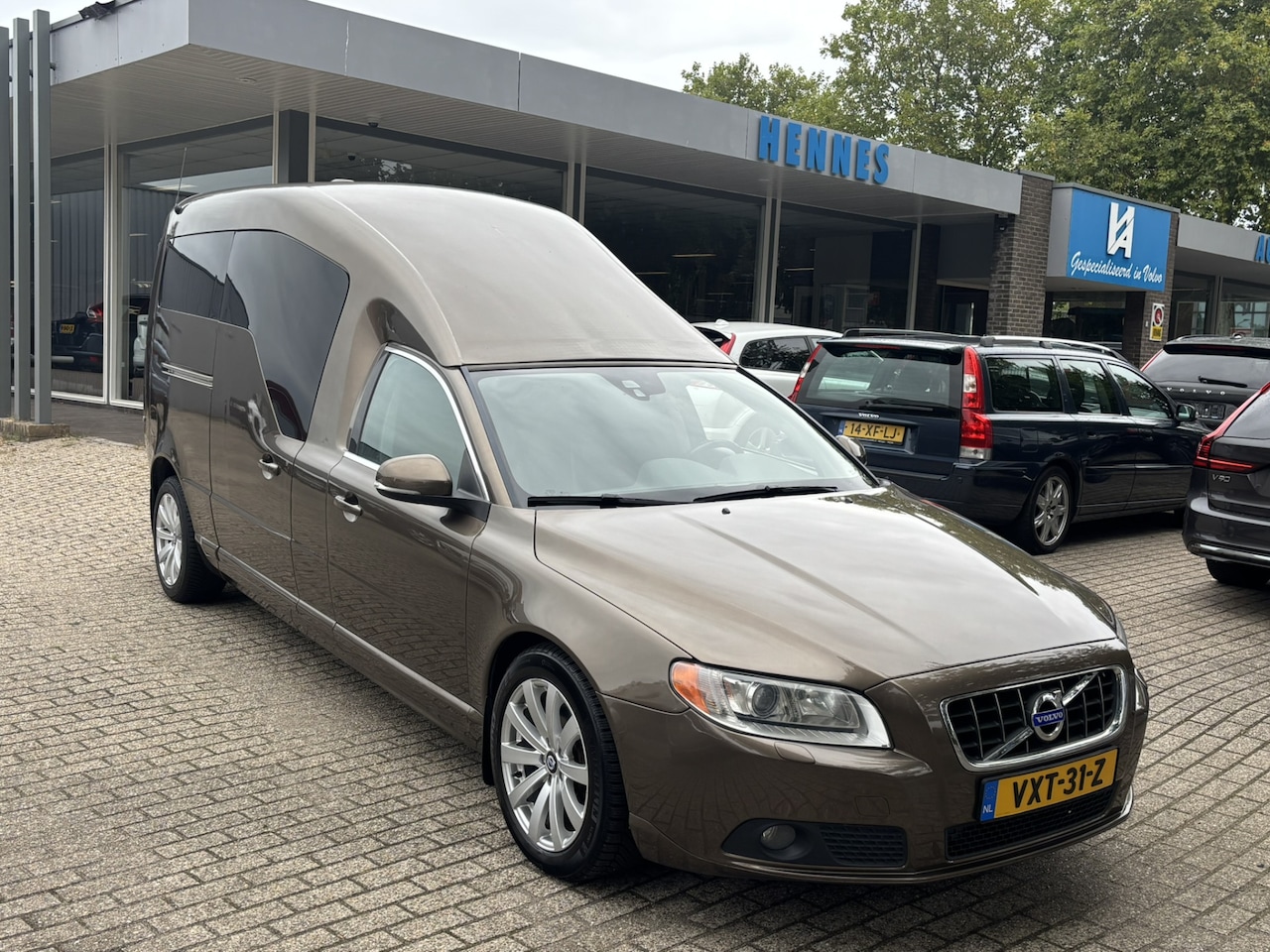 Volvo V70 - NILSSON V70 D5 AWD Grijs kenteken of camper - AutoWereld.nl