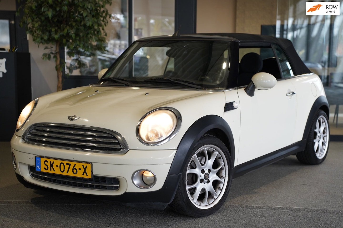 MINI Cabrio - 1.6 Cooper 120PK Airco PDC - AutoWereld.nl