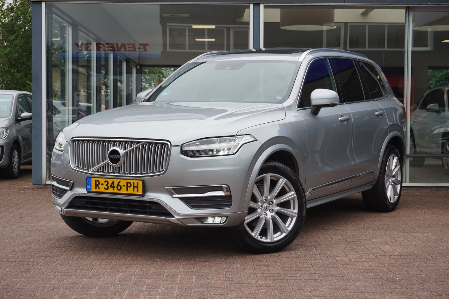 Volvo XC90 - 2.0 T6 AWD Inscription Automaat | Panodak | Trekhaak | Vol opties | Elek. Pakket | Inruil - AutoWereld.nl