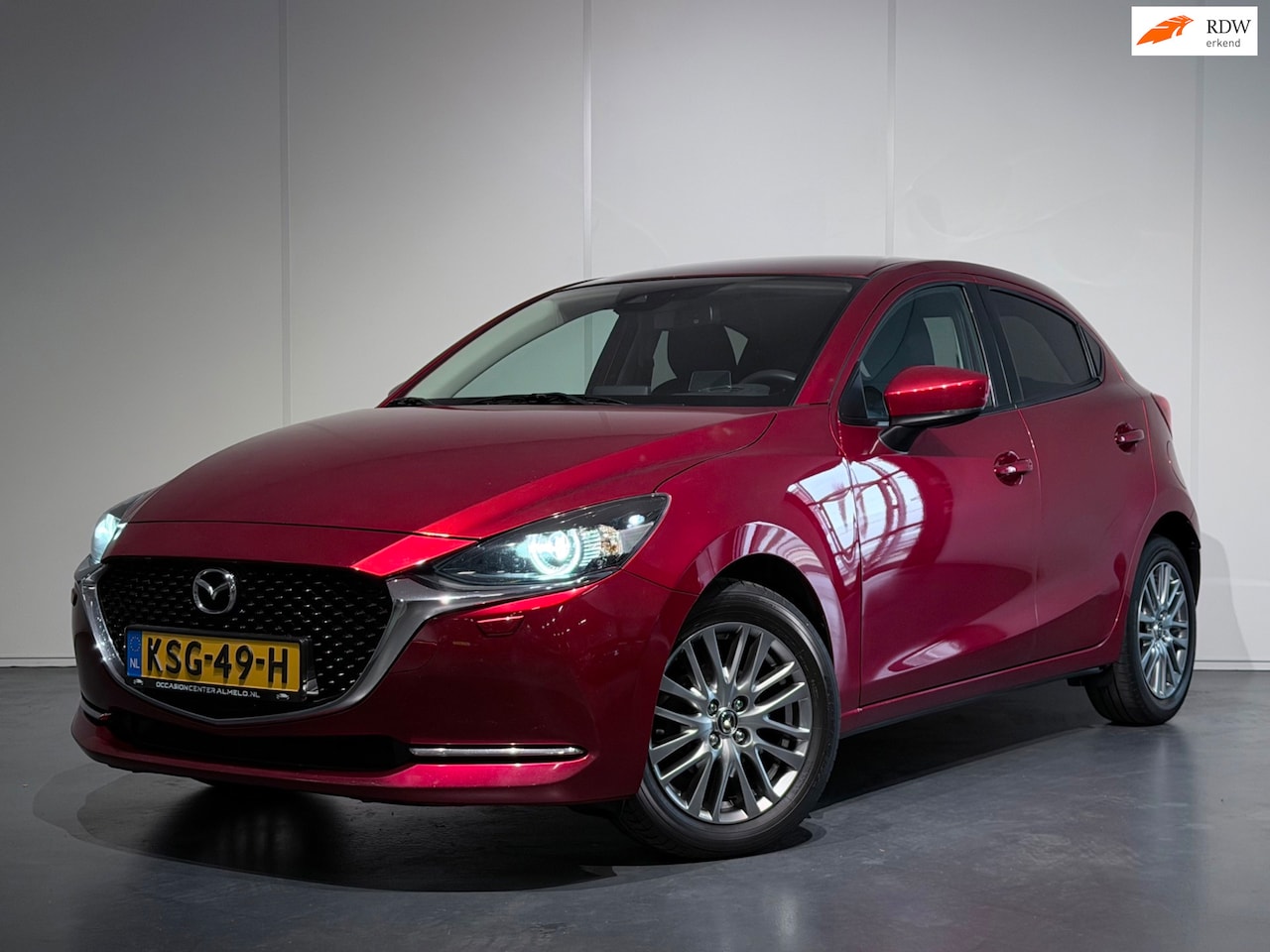 Mazda 2 - 1.5 Skyactiv-G Signature /Clima/Cruise/Keyless/Camera/HUD/DodeHoek/LED/CarPlay/LaneAss/LMV - AutoWereld.nl