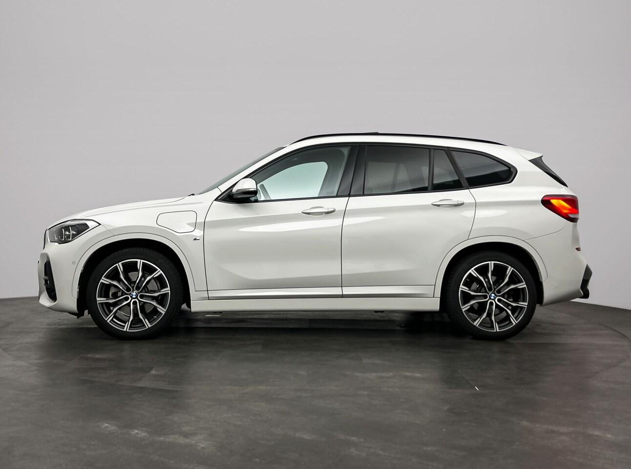 BMW X1 - xDrive25e High Executive Edition | M Sport | Head Up | Panorama | Trekhaak