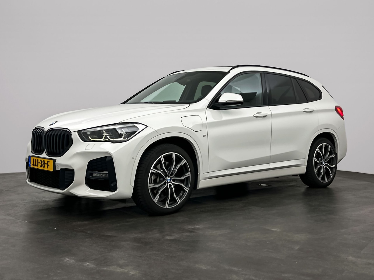 BMW X1 - xDrive25e High Executive Edition | M Sport | Head Up | Panorama | Trekhaak - AutoWereld.nl