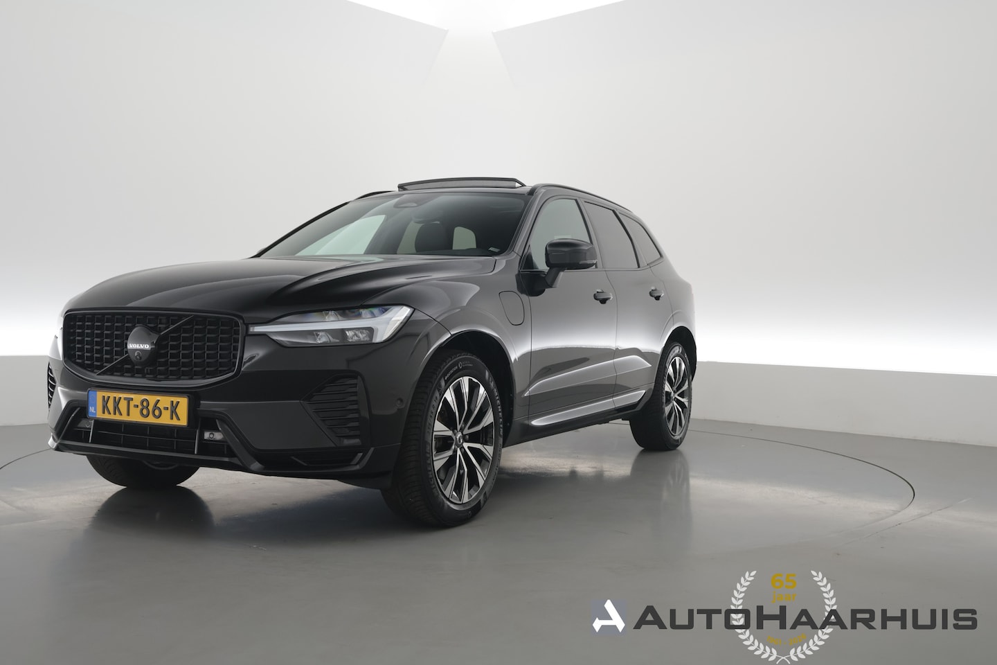 Volvo XC60 - T6 Plug-in hybrid Plus Black Edition | Pano | 360cam | H&K Audio | Memory | Elek. Trekhaak - AutoWereld.nl