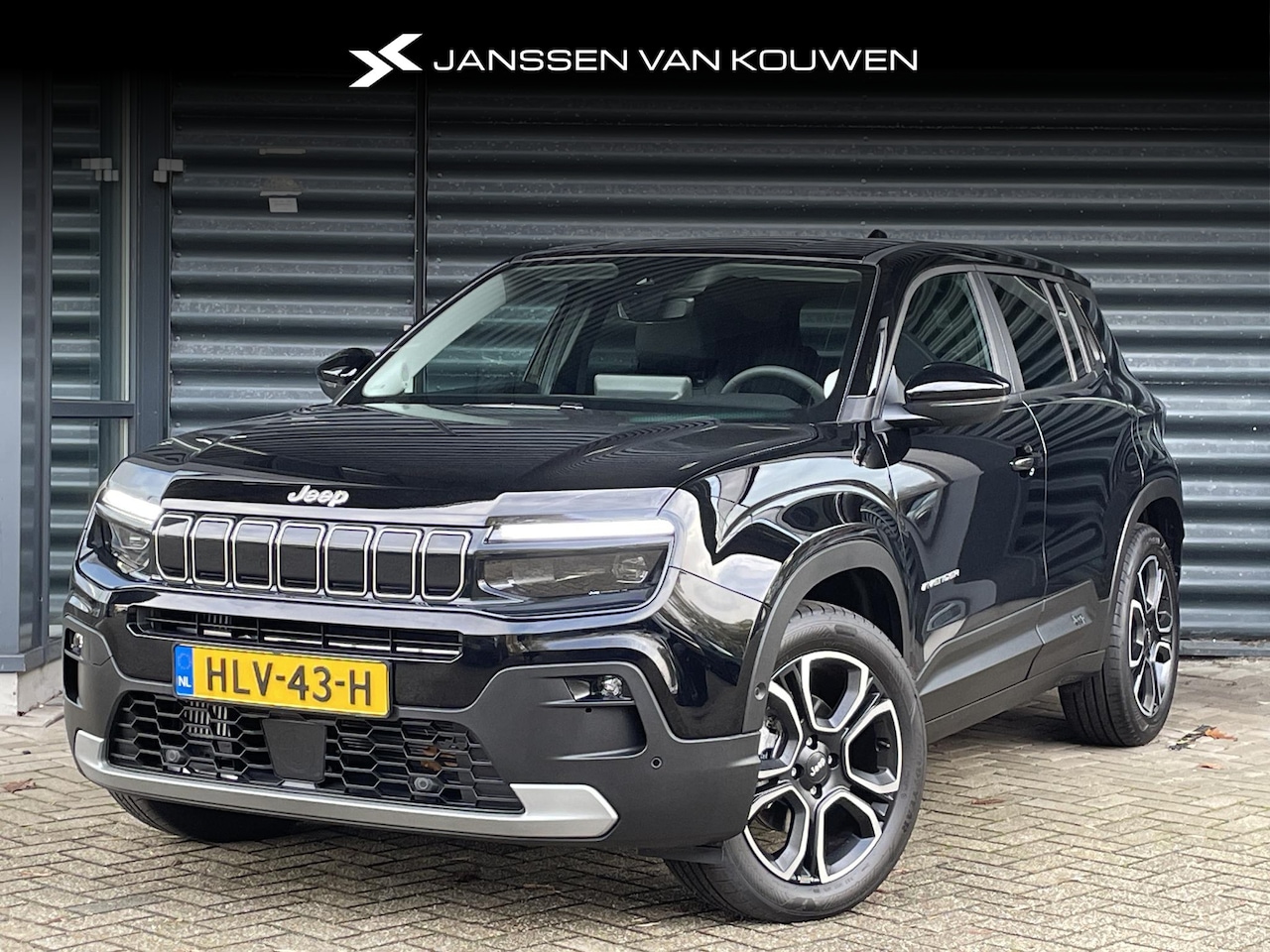 Jeep Avenger - 1.2 e-Hybrid Summit Navigatie / Stoelverwarming / Trekhaak - AutoWereld.nl