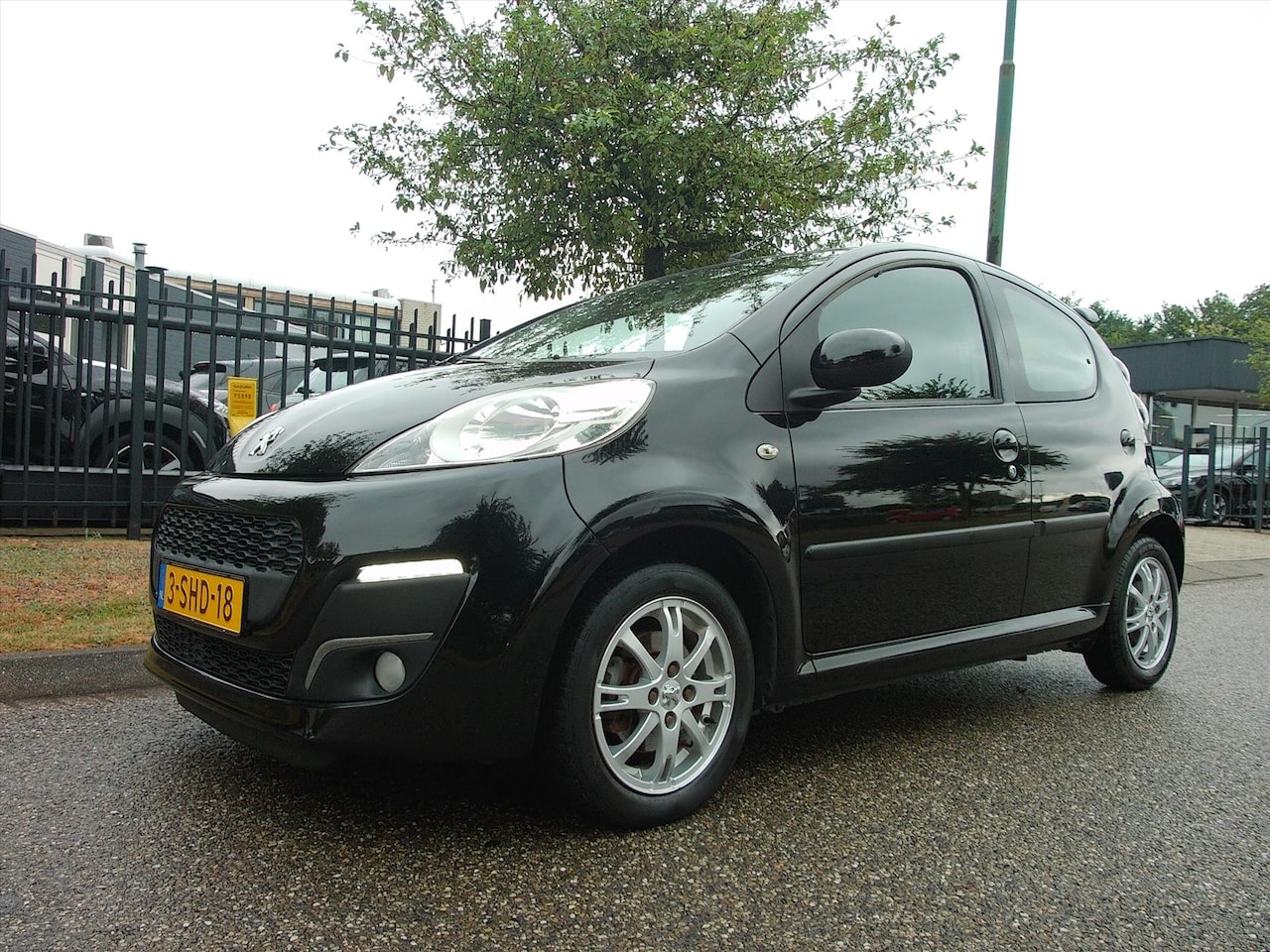Peugeot 107 - 1.0 12V 68PK 5D AIRCO LM Velgen APK tot 28-09-2027 - AutoWereld.nl