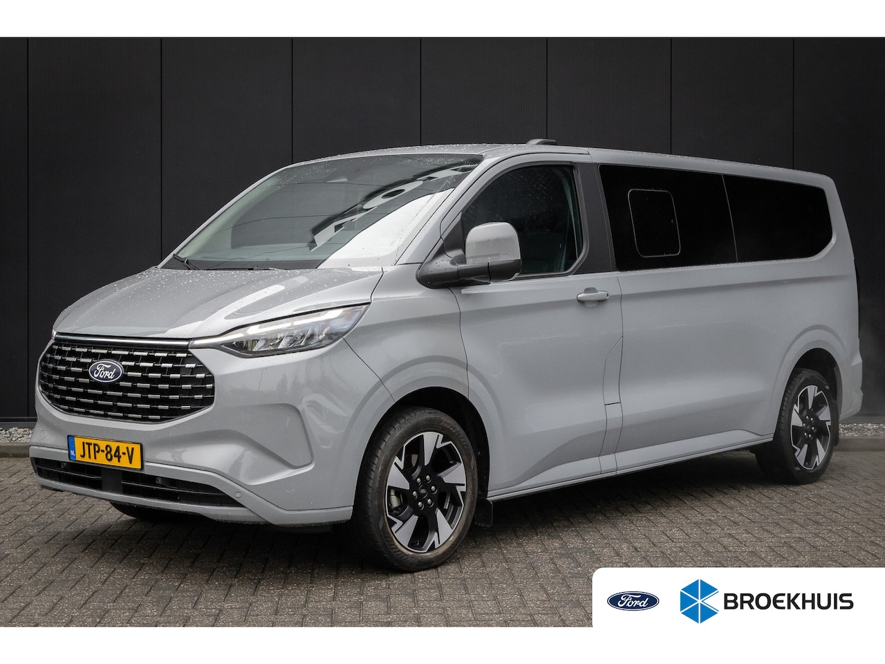 Ford Tourneo Custom - Bus Tourneo Custom 2.5 PHEV Limited | Camera | 9 Persoons! | Bank voorin | 19 inch | Stand - AutoWereld.nl