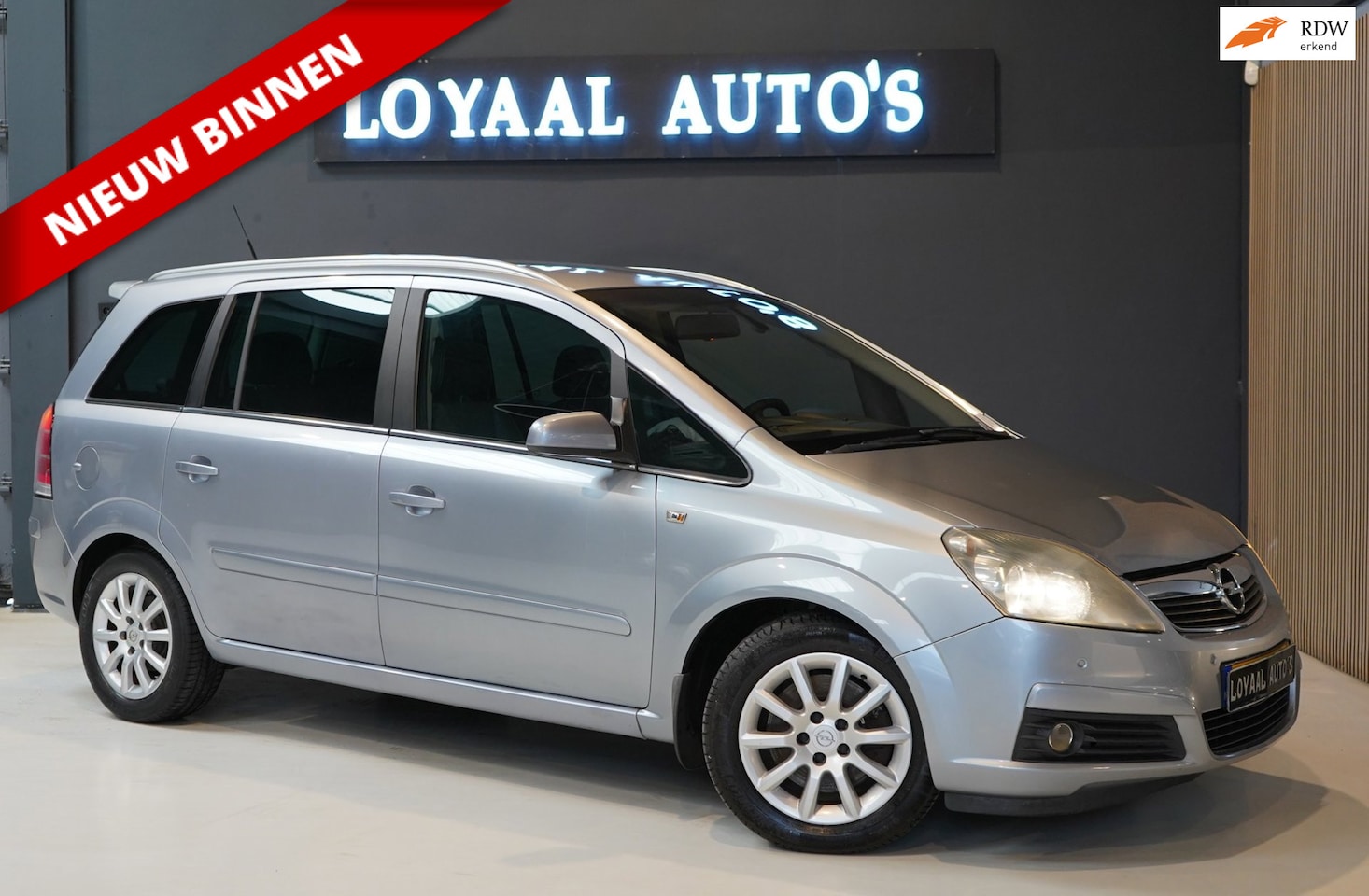 Opel Zafira - 2.2 Cosmo | EERSTE EIGENEAAR | TREKHAAK | PDC | APK | ELEK.RAMEN | AIRCO | NAP - AutoWereld.nl