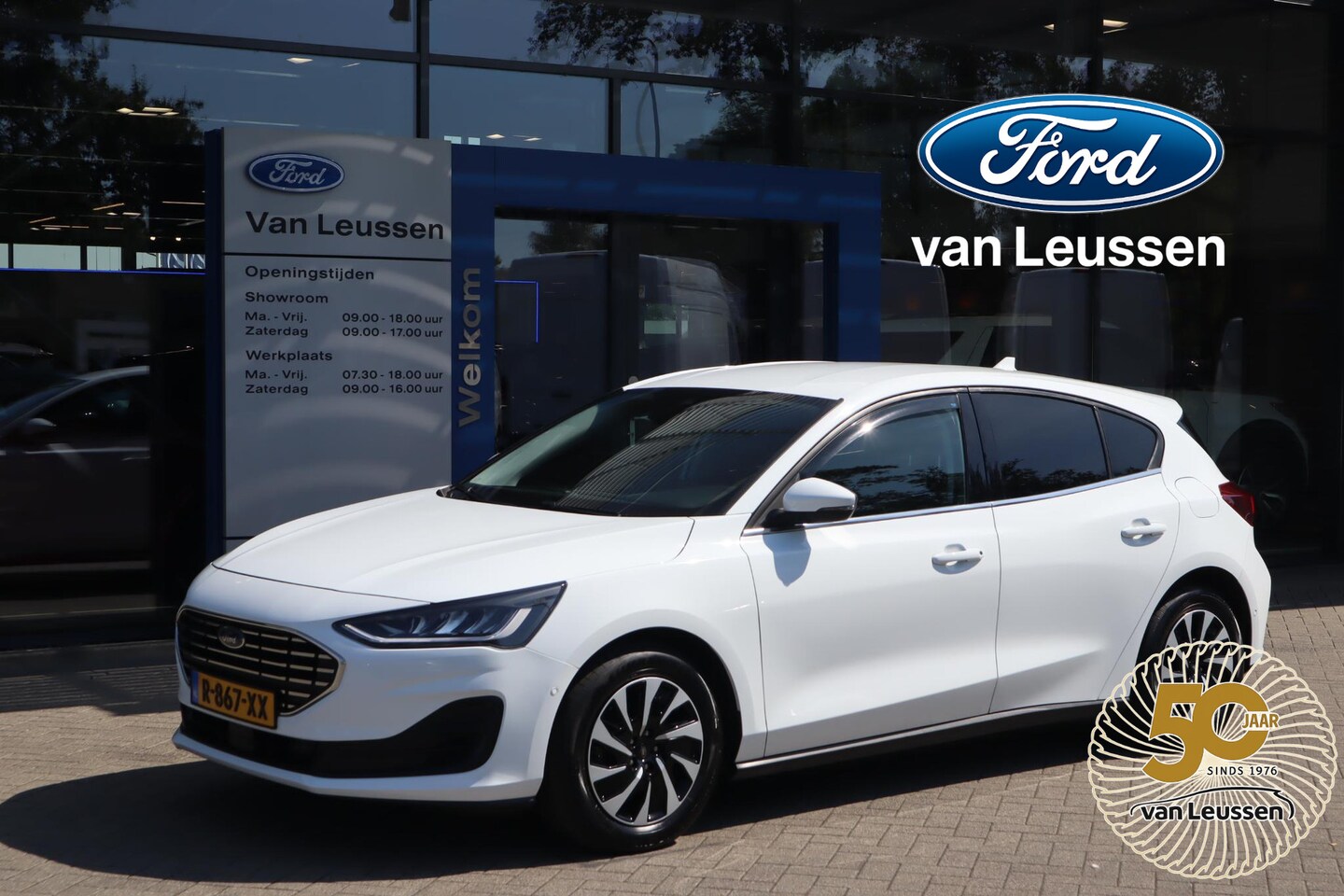 Ford Focus - 125PK HYBRID TITANIUM FACELIFT! AD-CRUISE WINTERPACK BLIND-SPOT CLIMA P-SENSOREN KEYLESS A - AutoWereld.nl