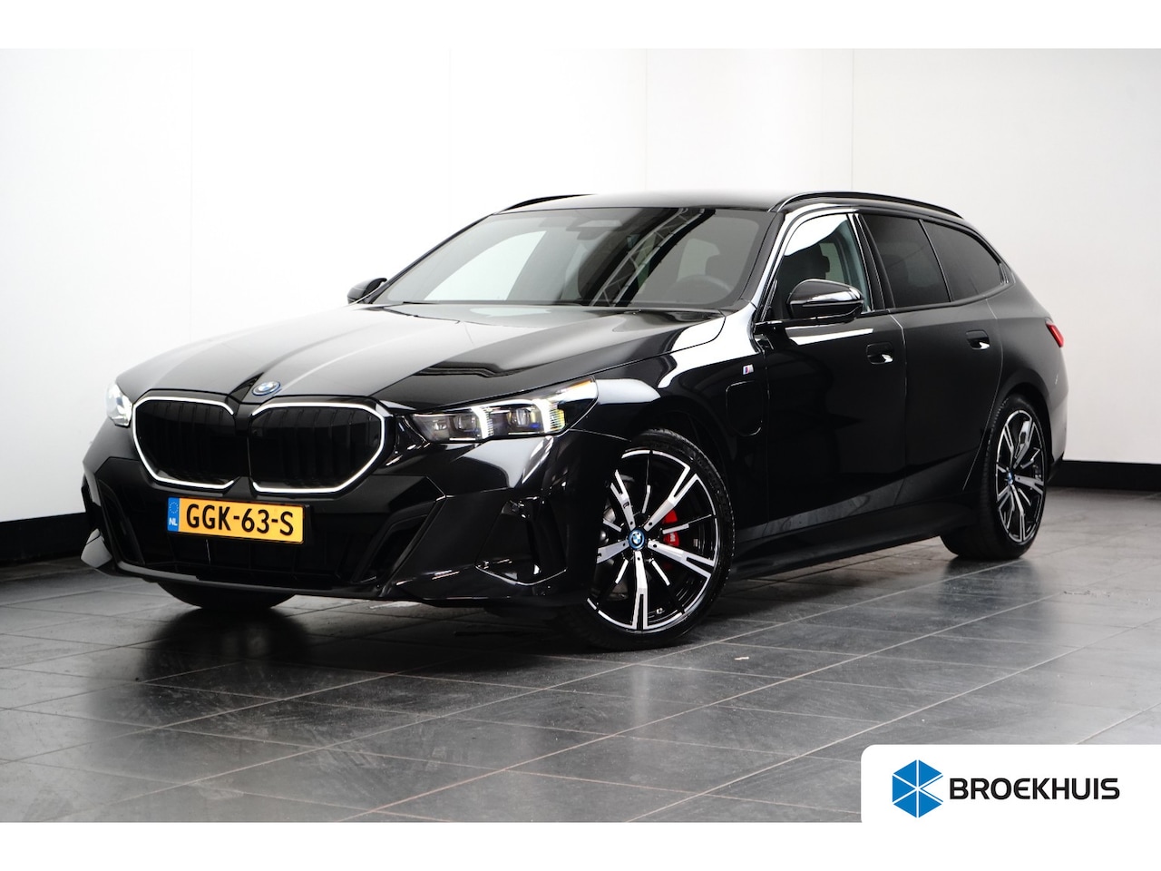 BMW 5-serie Touring - 530e 299pk M-SPORT Pro | 360 Camera | Leder/Alcantara | Trekhaak | Harman/Kardon | Adaptiv - AutoWereld.nl