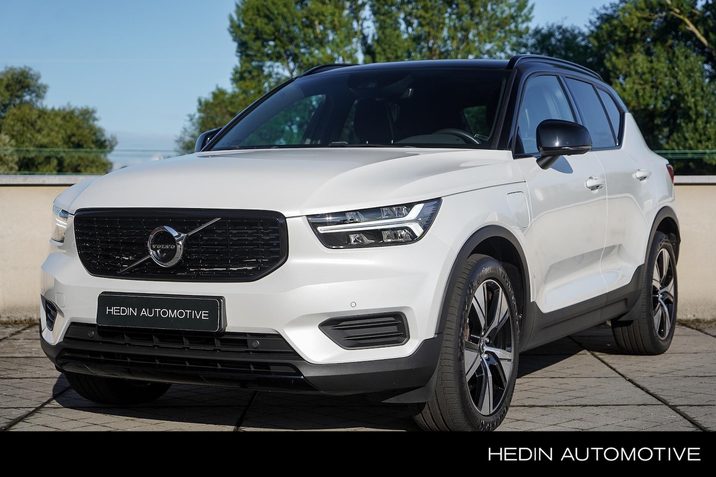 Volvo XC40 - T5 Recharge R-Design | Adaptive Cruise | BLIS | Trekhaak | 360 Camera | Keyless | Donker G - AutoWereld.nl