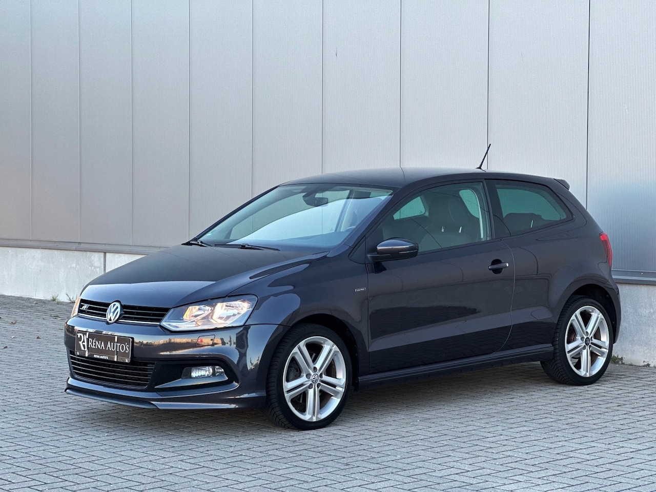 Volkswagen Polo - 1.2 TSI R-Line | Cruise | Airco | Stoelverw | PDC V+A | - AutoWereld.nl