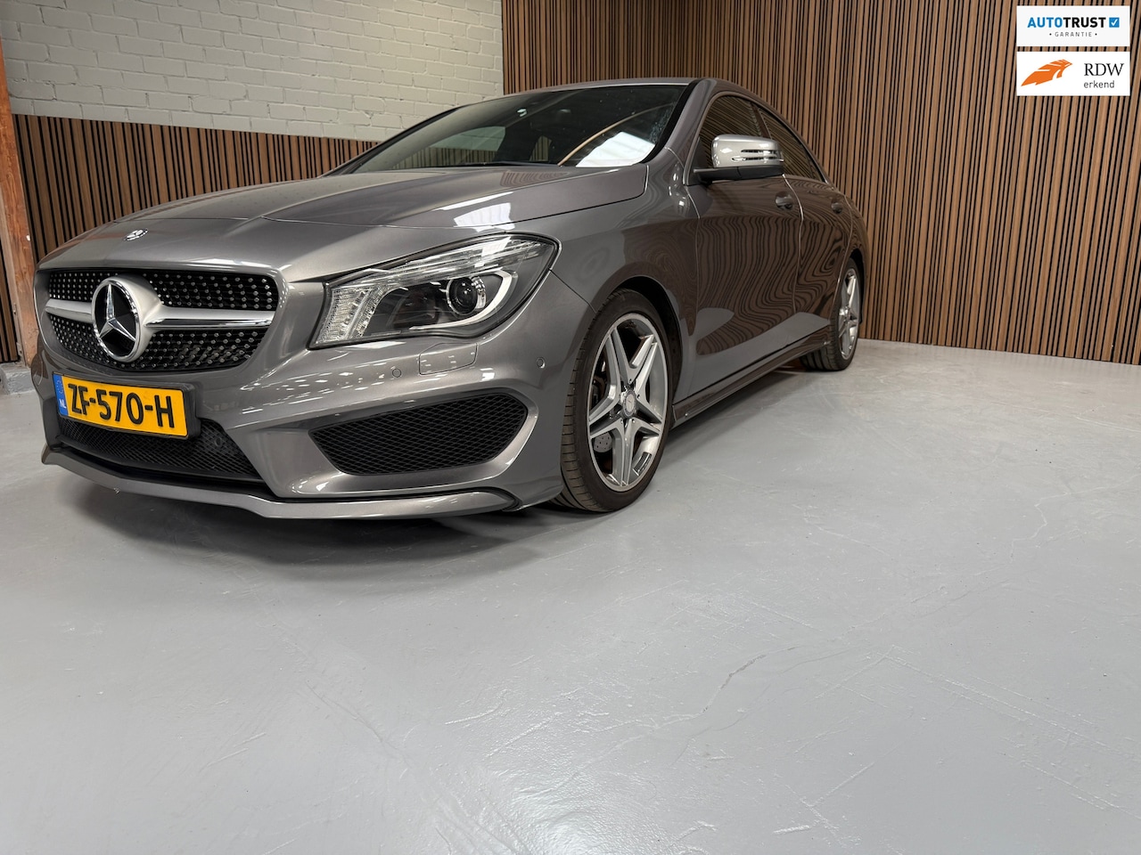 Mercedes-Benz CLA-Klasse - 180 AMG OrangeArt Edition AMG - AutoWereld.nl
