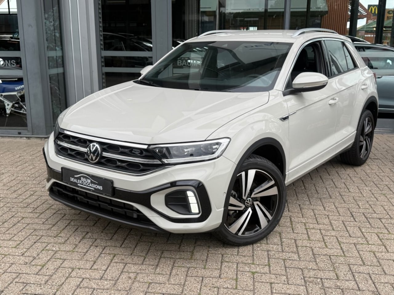 Volkswagen T-Roc - 1.5 TSI R-LINE BUSINESS 150PK AUTOMAAT WINTERPACK CARPLAY - AutoWereld.nl