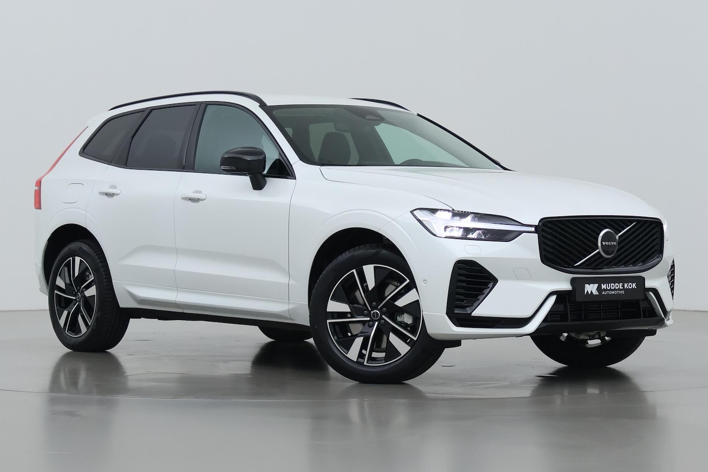 Volvo XC60 - T8 Plug-in hybrid Plus Dark | Harman/Kardon | ACC | 360° Camera | Keyless | Stoel+Stuurve - AutoWereld.nl