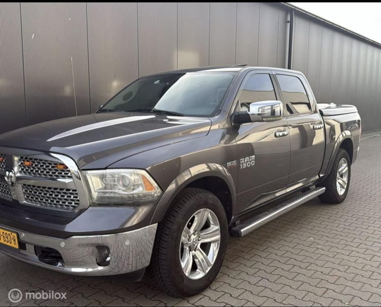 Dodge Ram 1500 - 5.7 V8 LET OP MOTOR TIKT! - AutoWereld.nl